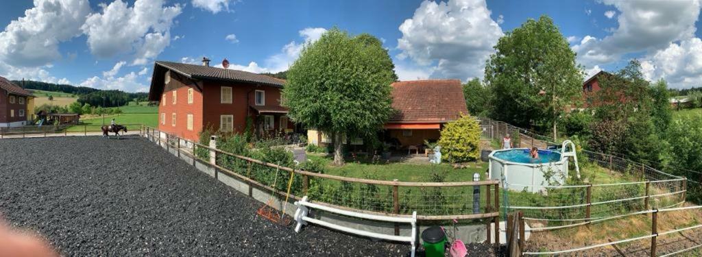Villa Kunterbunt Grosswangen エクステリア 写真
